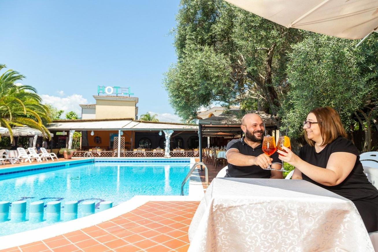 Hotel L'Ulivo Джиразоле Экстерьер фото